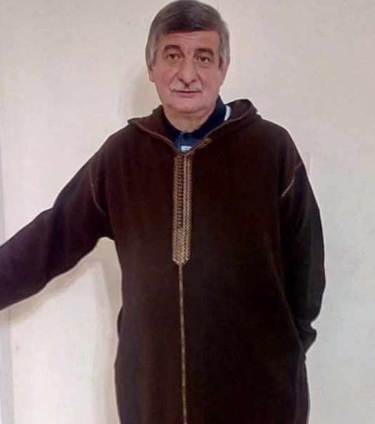 المرحوم الأستاذ آيت سالم عميروش